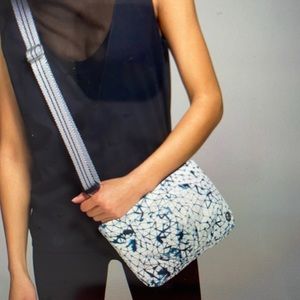 Lululemon Hip to be Free bag